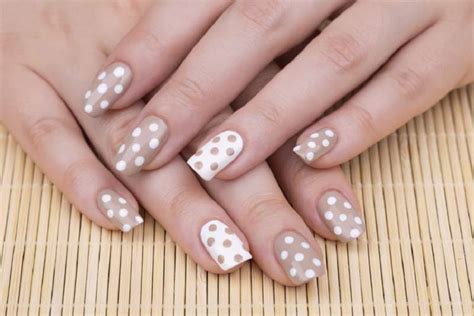 Bolinhas Em Unhas Decoradas Para Quem Ama O Esmalte Nude Site De