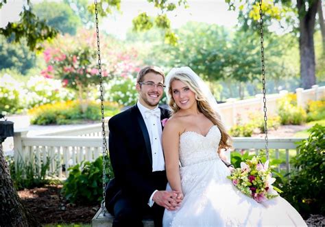 Nashville Wedding Tennesse Wedding Planner Nashville Tn Bride And Groom Bridal Bouquet