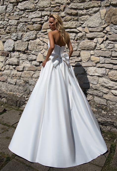 Simple Ball Gown Satin Wedding Dresses Strapless Big Bow Lace Up Beach