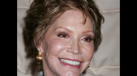 funeral photos us actress mary tyler moore dies aged 80 youtube