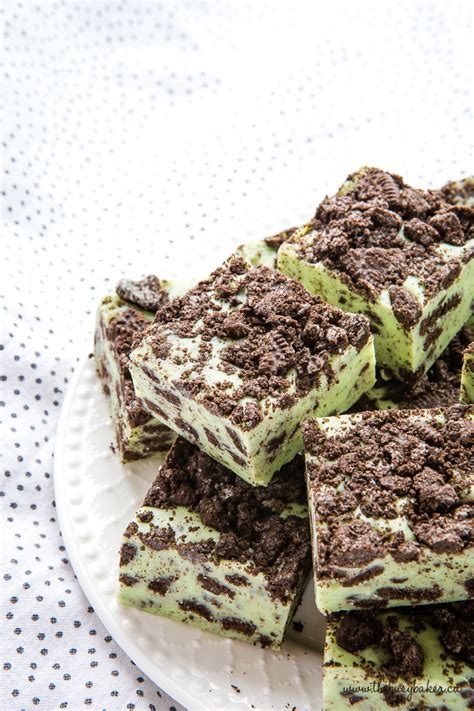 These fudge cookies sandwich a rich mint flavored creme filling between the bold taste of two chocolate wafers. Mint Oreo Fudge (St. Patrick's Day Treat) - The Busy Baker
