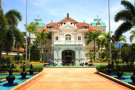 Find flight deals from sultan azlan shah (iph) when you book with cheaptickets. Galeri Sultan Azlan Shah | Malajský poloostrov | Malajsie ...