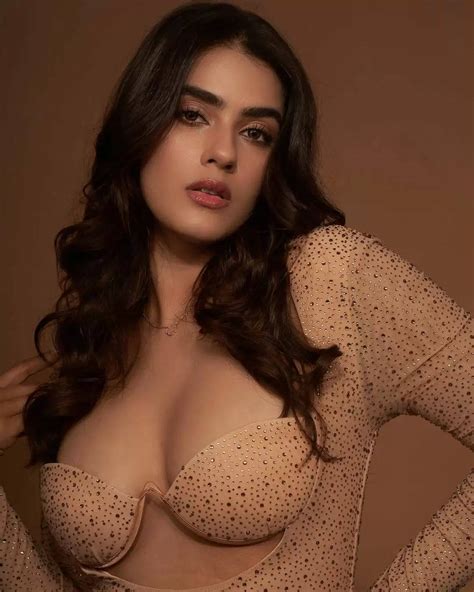 Photos Farzi Fame Kavya Thapar Flaunts Her Perfect Cleavage In The