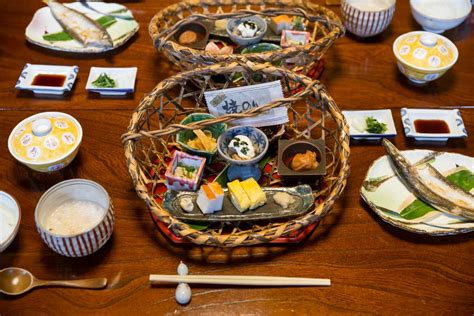 An overview of japanese food and japanese cuisine with sections on dining out in japan, sushi, ramen and other dishes plus drinking and restaurants. The 10 Best Traditional Japanese Foods and Dishes