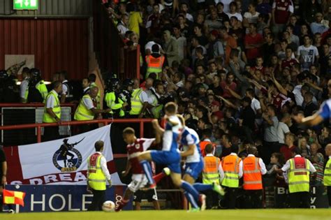 Jpt Bristol City 2 1 Bristol Rovers Riot Police Step In As First