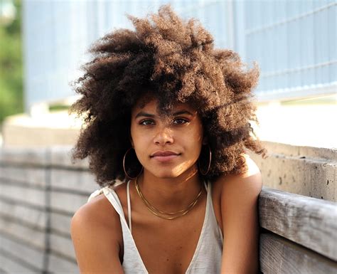 Zazie Beetz Cabello Rizado Celebridad Fondo De Pantalla Pxfuel