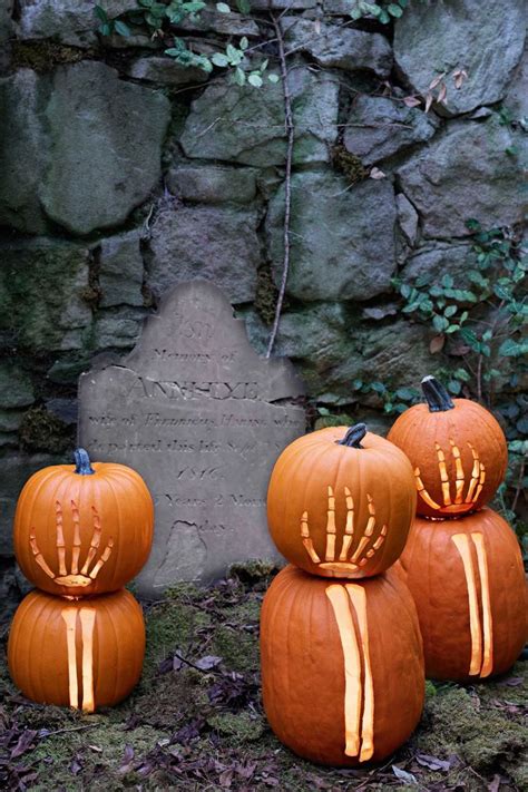Get ideas and start planning your perfect pumpkin design today! 20+ Easy Pumpkin Carving Ideas for Halloween 2018 - Cool ...