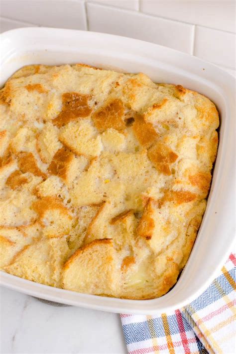 In another bowl, beat together eggs, sugar and vanilla. BEST bread pudding - easy and old fashioned | Bread ...