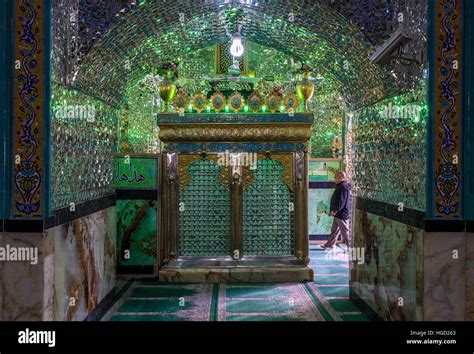 tombe d imamzadeh ali helal hilal ibn ali dans son mausolée dans bidgol va aran province d