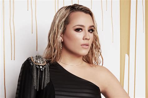 Gabby Barretts The Good Ones Tops Hot Country Songs Chart Billboard