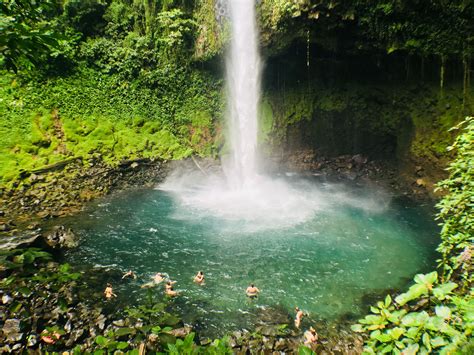 La Fortuna Waterfall In Costa Rica Show Photos Costa Rica Waterfall