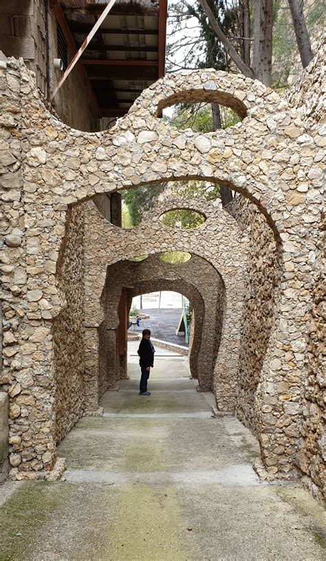 Concepto y significado de esperanza: Santuario de la Virgen de la Esperanza, enclavado en la roca
