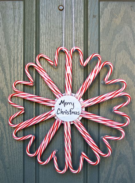 Candy Cane Heart Wreath Saw Someone Else Pin This And Thought Id Give