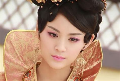 How Beautiful Is Feng Xiaolian Thats Why The Queen Lord Of The