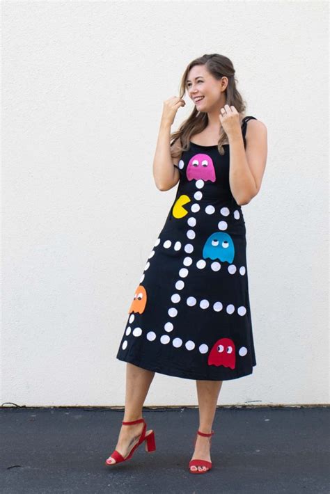I figured i will try to get in as many family halloween costumes while i can before they start asking to dress up as what they want. DIY No-Sew Pac-Man Costume for Halloween | Club Crafted
