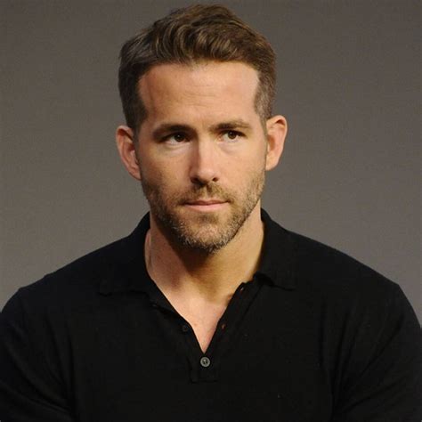 He has irish and scottish ancestry. Ryan Reynolds Mourns Death of His Father, Shares Childhood ...