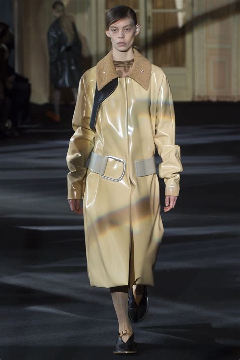 Acne Studios Fall 2016 Ready To Wear Fashion Show Vogue Fashion