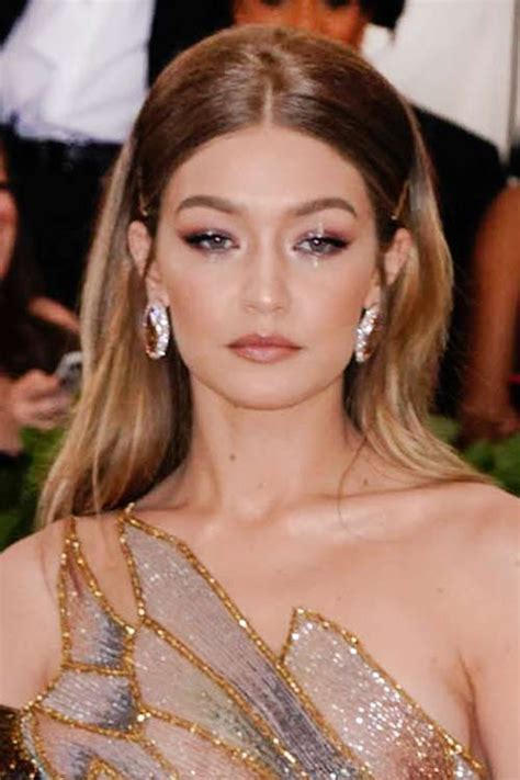 gigi hadid straight light brown all over highlights hairstyle steal her style