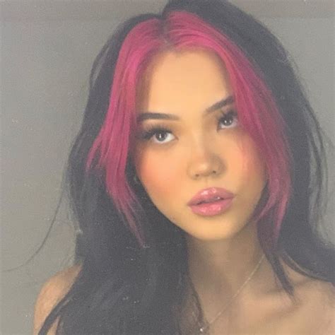 This hairstyle has a very pretty look to it. @𝓈𝓍𝓋𝓍𝑔𝑒𝑔𝒶𝓁 ☾ | Hair color streaks, Hair inspo color, Hair ...