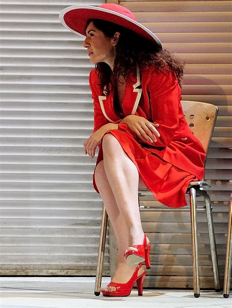 Épinglé sur red shoes célébrités présentatrices chaussures rouges