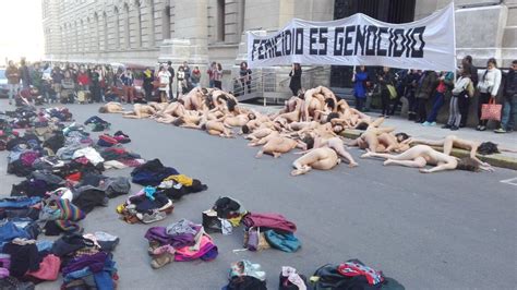 Naked All Female Flash Mob In Argentina Protests Sexism Teen Vogue