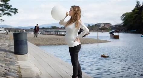 Pregnancy Time Lapse Video Mum To Bes Bump Grows As She Inhales Large White Balloon Huffpost
