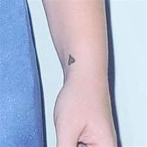 (and @robertramosprod) :) a post shared by kelly clarkson (@kellyclarkson) on oct 18, 2013 at 9:36am pdt Kelly Clarkson's Heart Wrist Tattoo | Steal Her Style