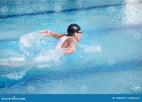 Nuotatore Che Effettua Il Colpo Di Farfalla Profilo Immagine Stock Immagine Di Gocciolamento