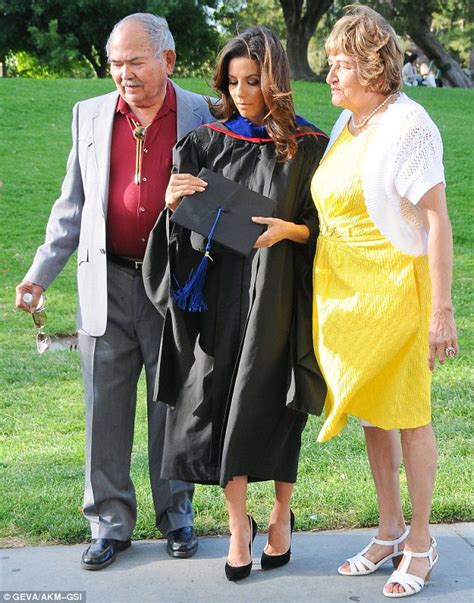 Eva Longoria Proves She S Not Just A Pretty Face As She Graduates With Master S Degree Daily