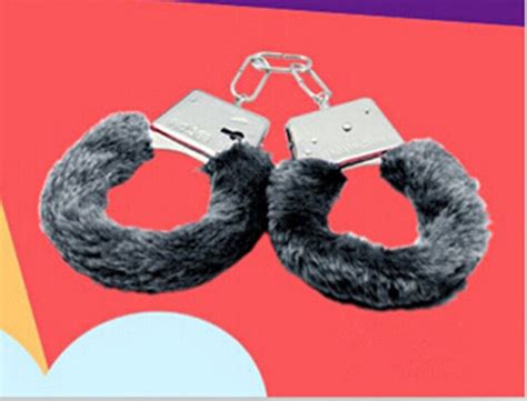 New Sexy Stylish Furry Fuzzy Handcuffs Soft Metal Adult Hen Night Party