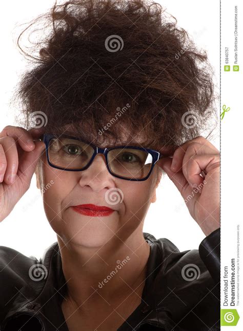 lockig mogen vuxen kvinna med exponeringsglas fotografering för bildbyråer bild av framsida