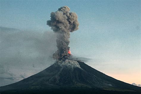 Philippines Mayon Volcano Explodes Violent Eruption Imminent Live