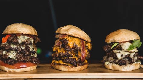 Fast food was created as a commercial strategy to accommodate the larger numbers of busy commuters, travelers and wage workers who often did not have the time to sit down at a public house or diner and wait for. USA: Top 10 Fast-Food-Ketten nach Umsatz