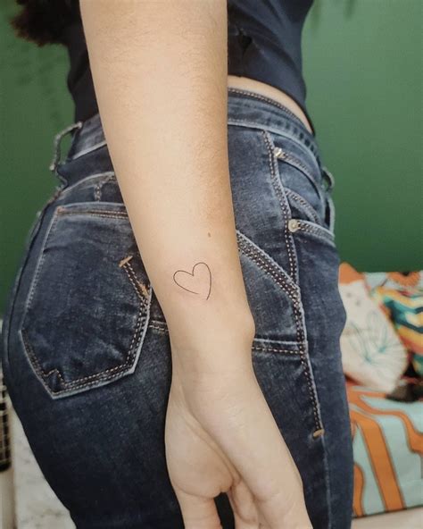Tatuagem de coração no pulso ideias incríveis para tatuar agora