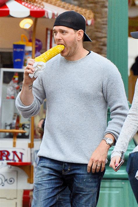 Animated Gif Michael Buble Doesn T Know How To Eat Corn On The Cob