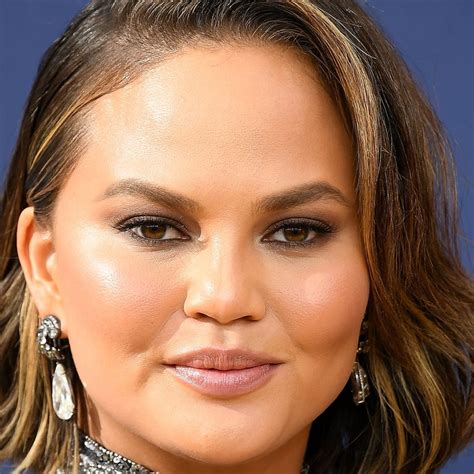 Chrissy Teigen Teased Becca X Chrissy Makeup Collection At Emmys 2018