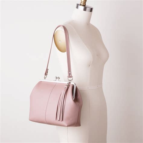 Pink Leather Kiss Lock Handbag With Tassel Charm Mauve Pink Retro