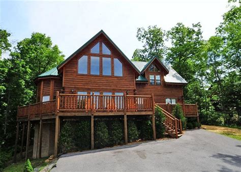 Smbyo is full of tennessee vacation rentals located in the best places to stay when visiting tennessee. 3 Bedroom Mountain View | Gatlinburg cabins, Vacation ...