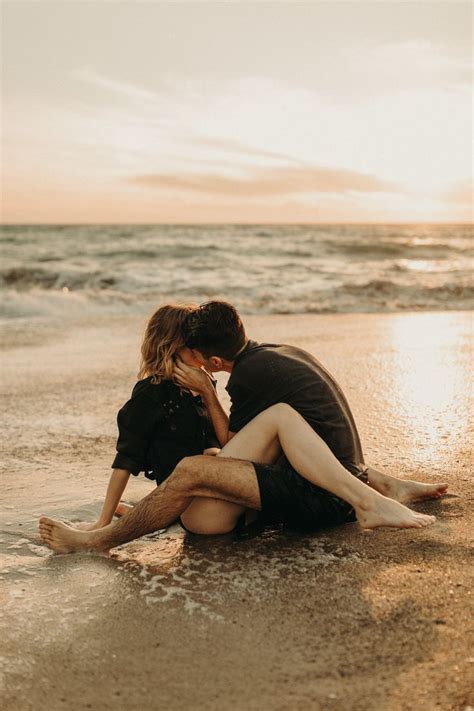 Pin By ♡ps♡ On Us In 2020 Couple Beach Pictures Couple Beach Photos Beach Engagement Photos