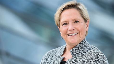 14 jahre, von 1991 bis 2005, leitete sie das büro des vorsitzenden der. Petition · Rücktritt von Dr. Susanne Eisenmann als ...
