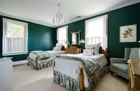 Only those willing to think outside the box prefer bolder colors, especially with these green bedroom ideas. Decorating Ideas for Dark Colored Bedroom Walls