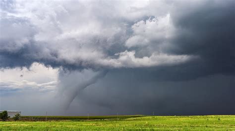 Gewitter/starkregen (unwetter) einzelne unwetter aufgrund heftigen starkregens über 30 l/qm und hagel über 2 cm sowie böen über 100 km/h sind sehr wahrscheinlich. Tornado-Alarm: Der Süden der USA erlebt erneut schwere ...