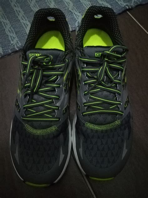 Ia mempunyai tali untuk pengancing dan sesuai dengan kain mesh untuk kebiasaan. -: Skechers GoRun Ride 5 : Review yang Orang Tak Kisah