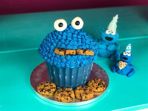 Der ist schön klebrig, sodass. Krümelmonster Kuchen - Evelyn im Tortenland