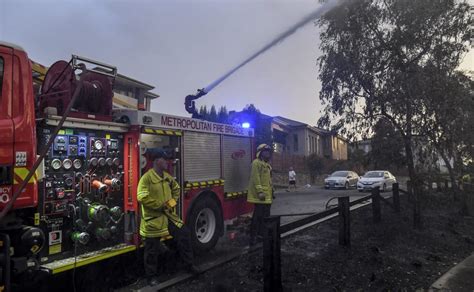 Australia Bushfires Nsw Volunteer Firefighter Dies After Truck
