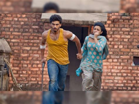 Parineeti Chopra Crosses Limits In Ishaqzaade Film Given Hot And Bold Train Scene With Arjun