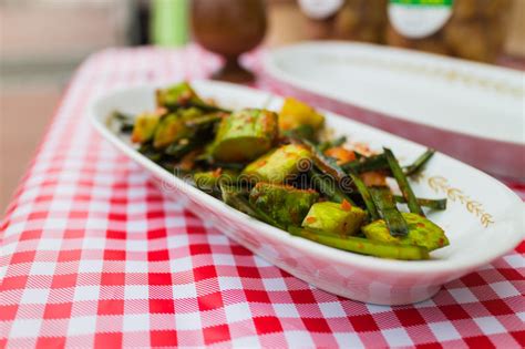 Toss the zucchini slices in 3 if you like rich and pungent korean stews ( jjigae), such as kimchi jjigae and doenjang jjigae, you should add. Zucchini kimchi auf Platte stockbild. Bild von zucchini ...