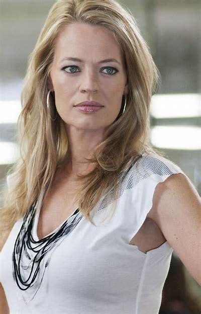 Pin By On Voyager Jeri Ryan Actresses Celebrities