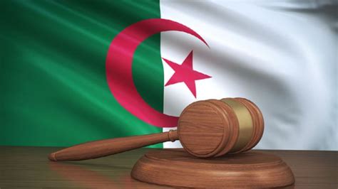 سحب الجنسية مشروع قانون يثير جدلا في الجزائر وناشطون يتهمون السلطات