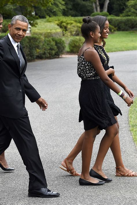 How Barack Obama And Daughters Malia And Sasha Stole Show On New Yorks